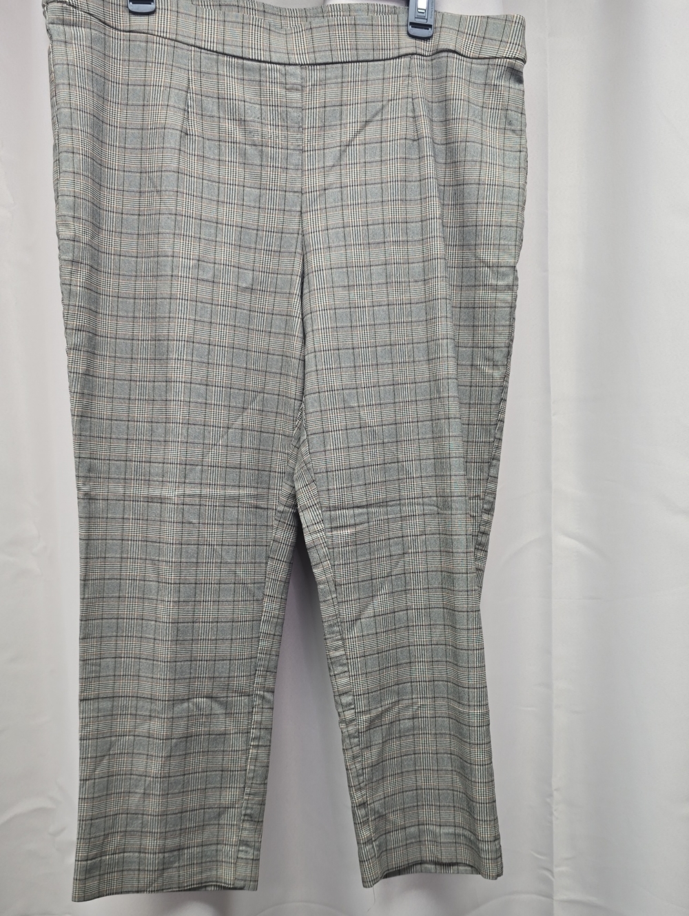 Briggs New York Light Gray Plaid Cropped Dress Pants